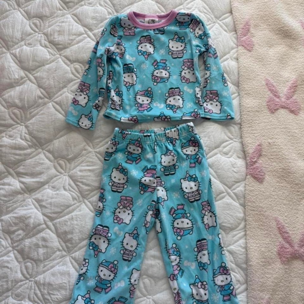 fuzzy pink and blue hello kitty girls pajama set